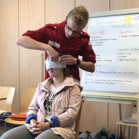 SGS Erste Hilfe Kurs - Praxisübung SGS Erste Hilfe Kurs - Praxisübung