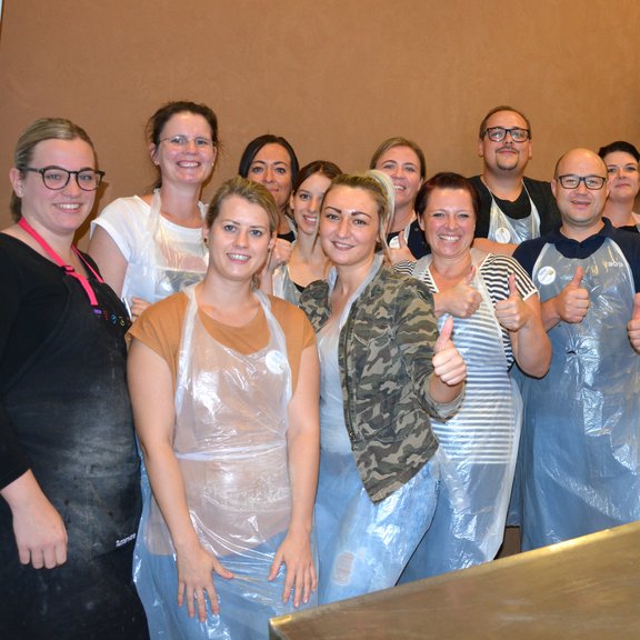 SGS am Kumplgut SGS beim Backen am Kumplgut