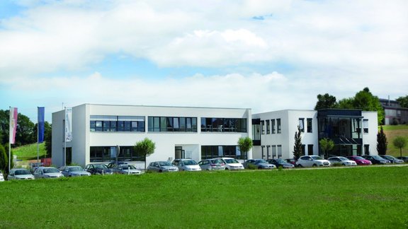 SGS Industrial Services Außenansicht des Headquarters in Dorf an der Pram