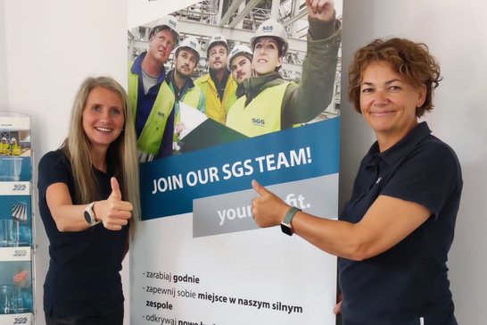 Konnten sich schon ein Bild von den neuen Räumlichkeiten in Nysa machen: Sandra Ponsold und Gabi S. aus dem SGS-Finance-Team.